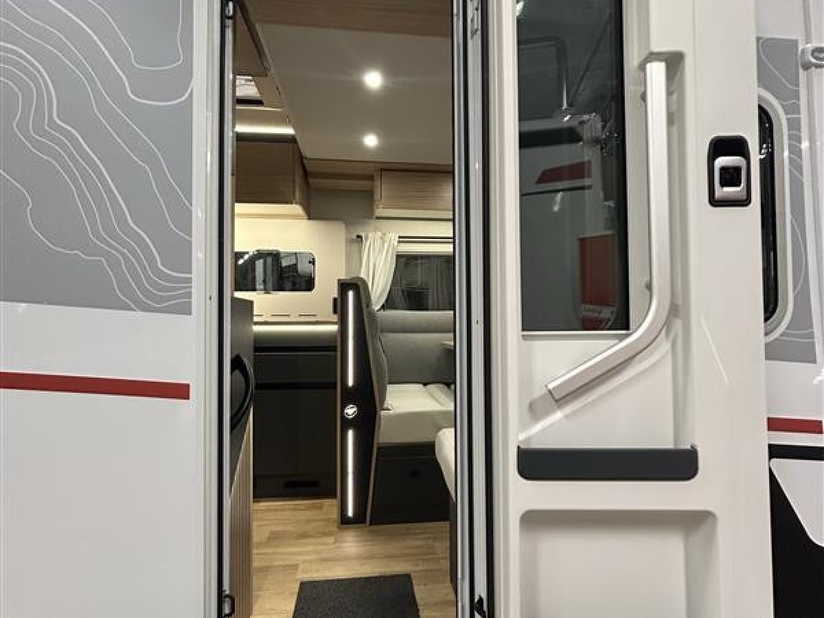 Pilote P740 GJ EVIDENC - Aldevärme, 5 sittplatser, 5 Sovplatser och mycket mer, bild 2 av 28