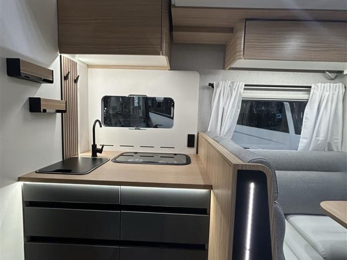 Pilote P740 GJ EVIDENC - Aldevärme, 5 sittplatser, 5 Sovplatser och mycket mer, bild 6 av 28