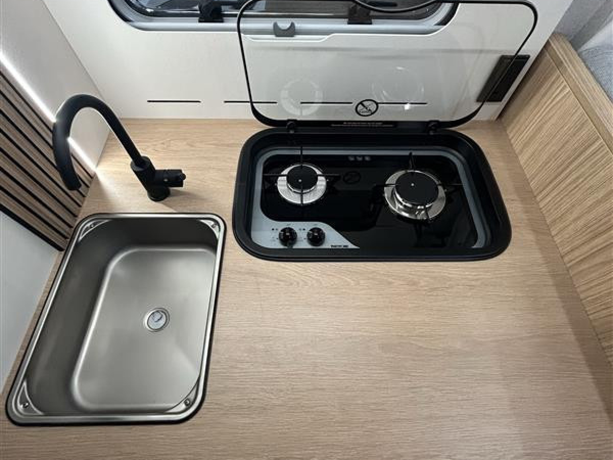 Pilote P740 GJ EVIDENC - Aldevärme, 5 sittplatser, 5 Sovplatser och mycket mer, bild 7 av 28