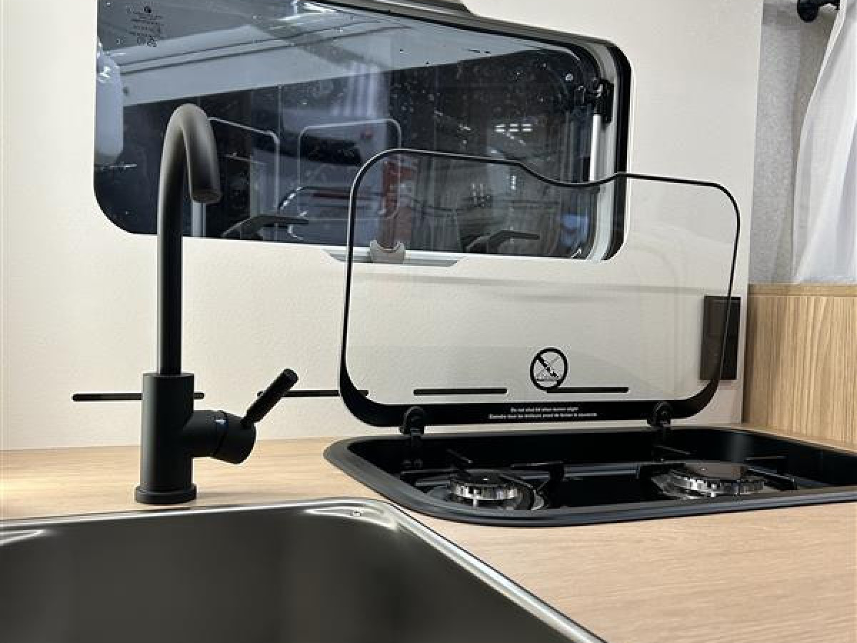 Pilote P740 GJ EVIDENC - Aldevärme, 5 sittplatser, 5 Sovplatser och mycket mer, bild 8 av 28
