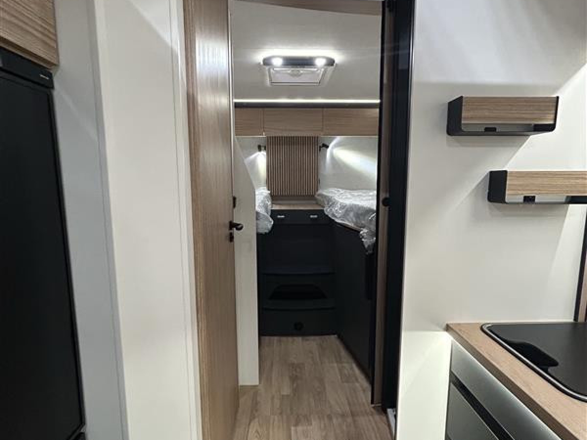 Pilote P740 GJ EVIDENC - Aldevärme, 5 sittplatser, 5 Sovplatser och mycket mer, bild 11 av 28