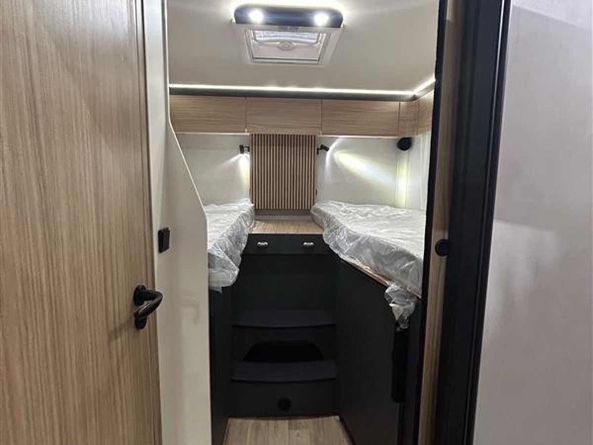 Pilote P740 GJ EVIDENC - Aldevärme, 5 sittplatser, 5 Sovplatser och mycket mer, bild 12 av 28