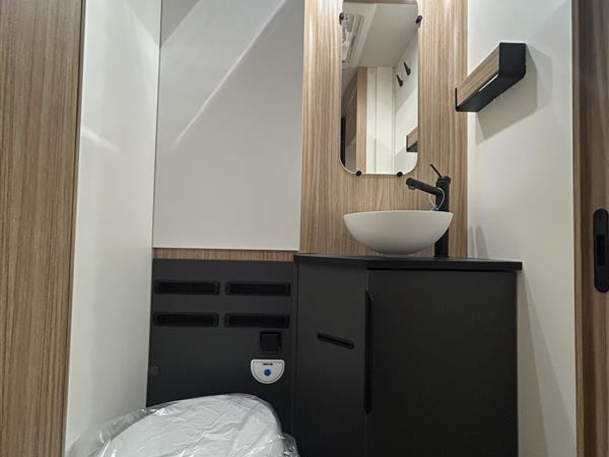 Pilote P740 GJ EVIDENC - Aldevärme, 5 sittplatser, 5 Sovplatser och mycket mer, bild 14 av 28