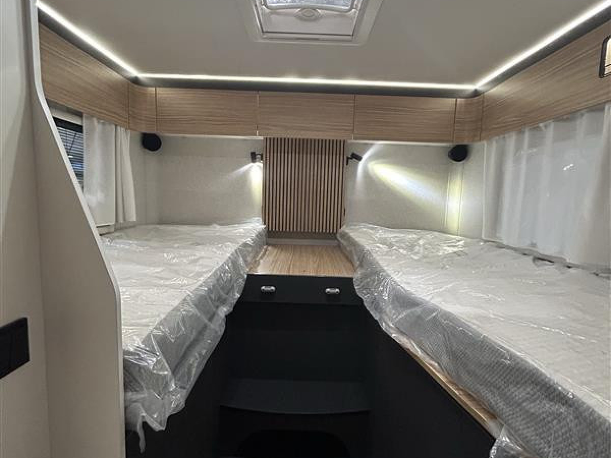 Pilote P740 GJ EVIDENC - Aldevärme, 5 sittplatser, 5 Sovplatser och mycket mer, bild 16 av 28