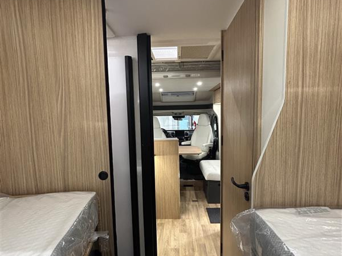 Pilote P740 GJ EVIDENC - Aldevärme, 5 sittplatser, 5 Sovplatser och mycket mer, bild 19 av 28