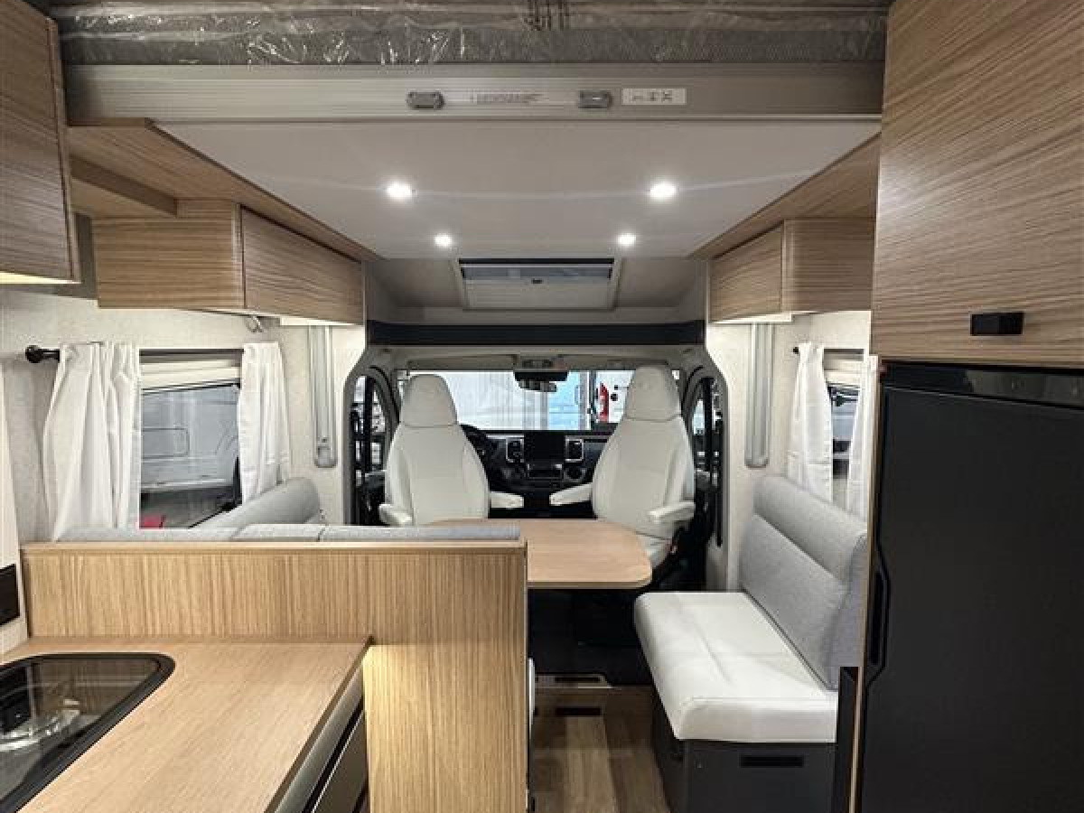 Pilote P740 GJ EVIDENC - Aldevärme, 5 sittplatser, 5 Sovplatser och mycket mer, bild 20 av 28
