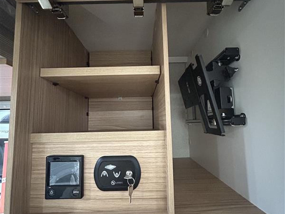 Pilote P740 GJ EVIDENC - Aldevärme, 5 sittplatser, 5 Sovplatser och mycket mer, bild 23 av 28