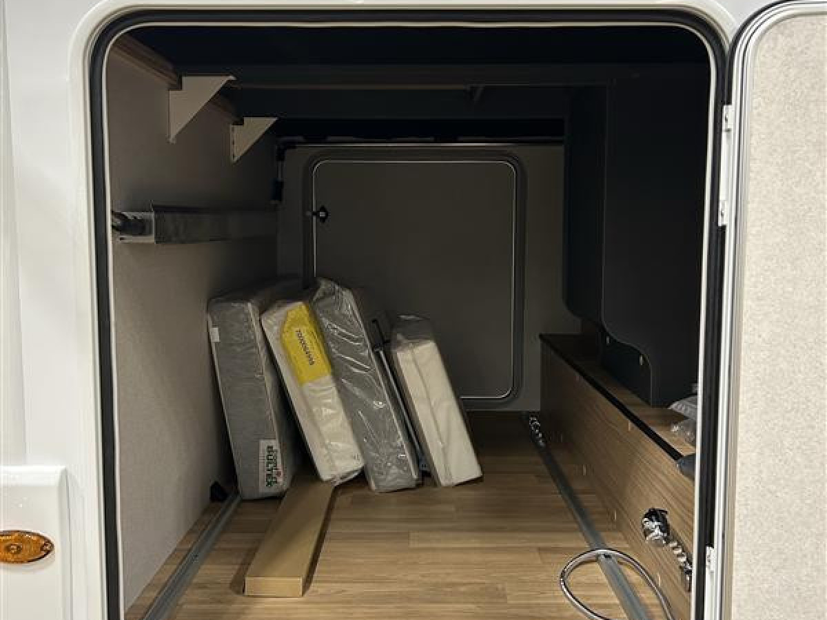 Pilote P740 GJ EVIDENC - Aldevärme, 5 sittplatser, 5 Sovplatser och mycket mer, bild 24 av 28