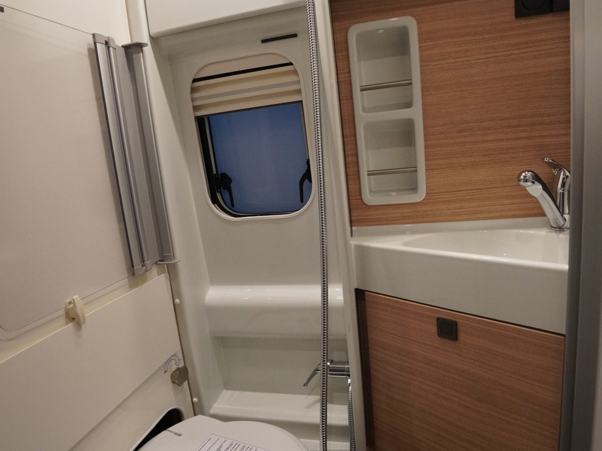 Malibu 640 LE GT Skyview, Stor kyl, Dieselpanna, 4000kg, bild 9 av 19