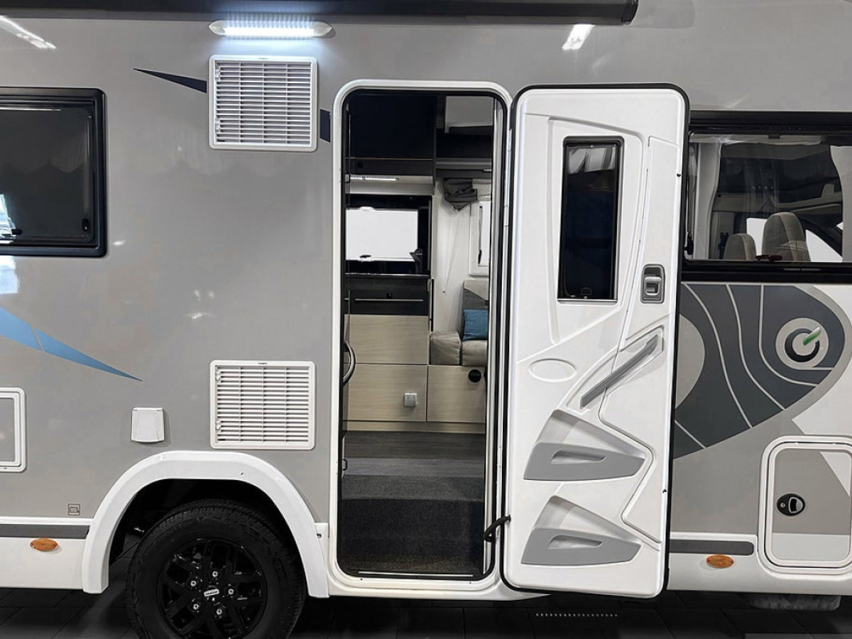 Chausson 720 170HK AUTOMAT 3500KG 6-BÄDDAR 5-Sits AC SOLCELL CYKELSTÄLL, bild 4 av 50