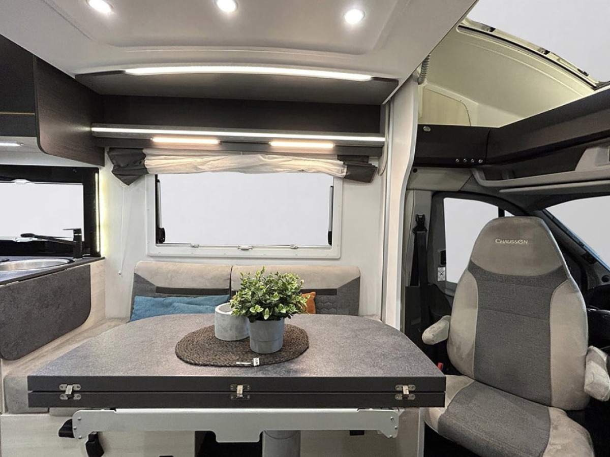 Chausson 720 170HK AUTOMAT 3500KG 6-BÄDDAR 5-Sits AC SOLCELL CYKELSTÄLL, bild 9 av 50