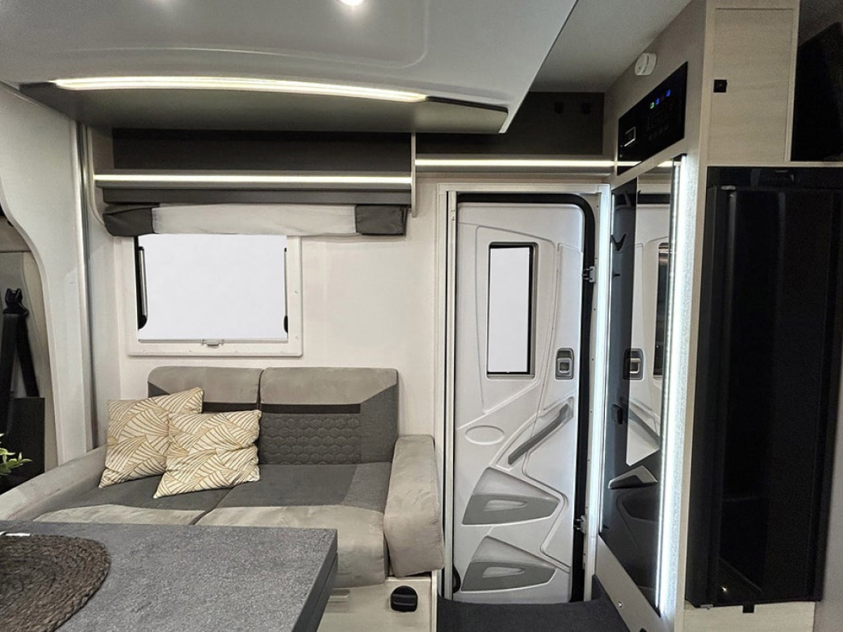 Chausson 720 170HK AUTOMAT 3500KG 6-BÄDDAR 5-Sits AC SOLCELL CYKELSTÄLL, bild 12 av 50