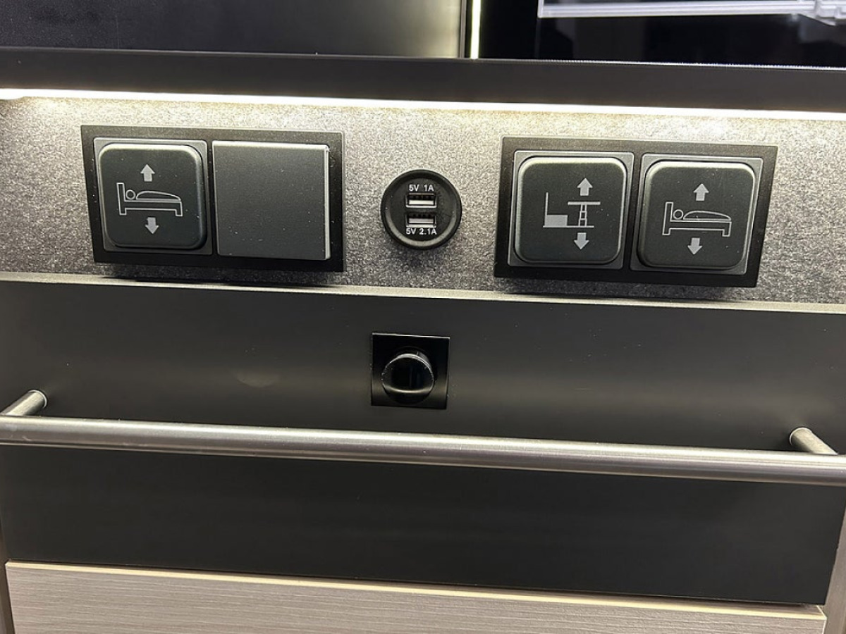 Chausson 720 170HK AUTOMAT 3500KG 6-BÄDDAR 5-Sits AC SOLCELL CYKELSTÄLL, bild 16 av 50