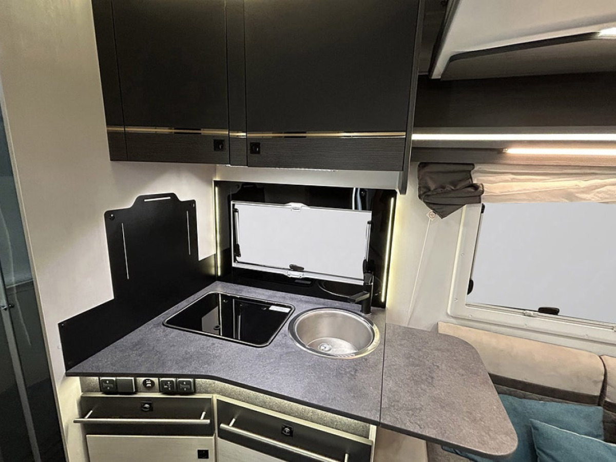 Chausson 720 170HK AUTOMAT 3500KG 6-BÄDDAR 5-Sits AC SOLCELL CYKELSTÄLL, bild 18 av 50