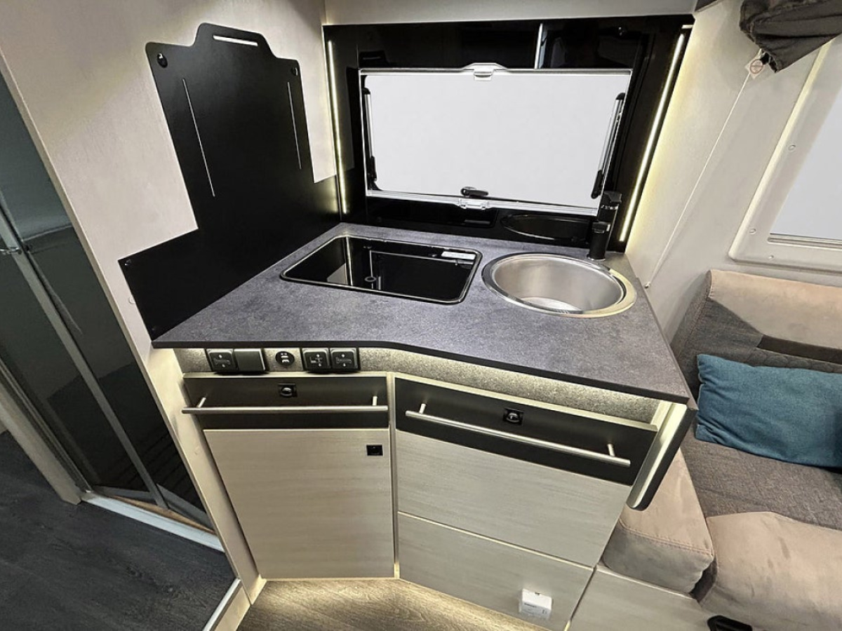Chausson 720 170HK AUTOMAT 3500KG 6-BÄDDAR 5-Sits AC SOLCELL CYKELSTÄLL, bild 22 av 50