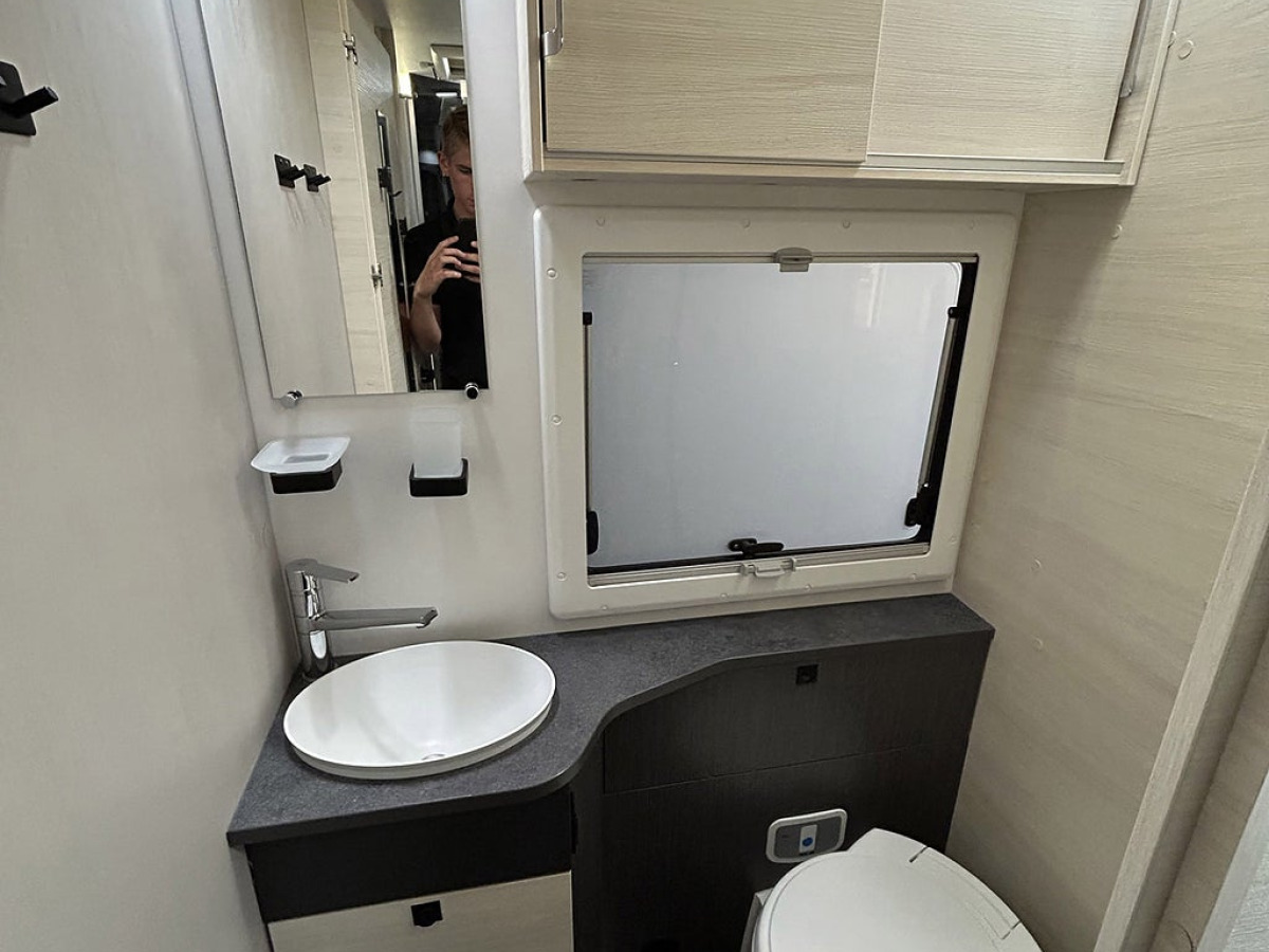 Chausson 720 170HK AUTOMAT 3500KG 6-BÄDDAR 5-Sits AC SOLCELL CYKELSTÄLL, bild 24 av 50