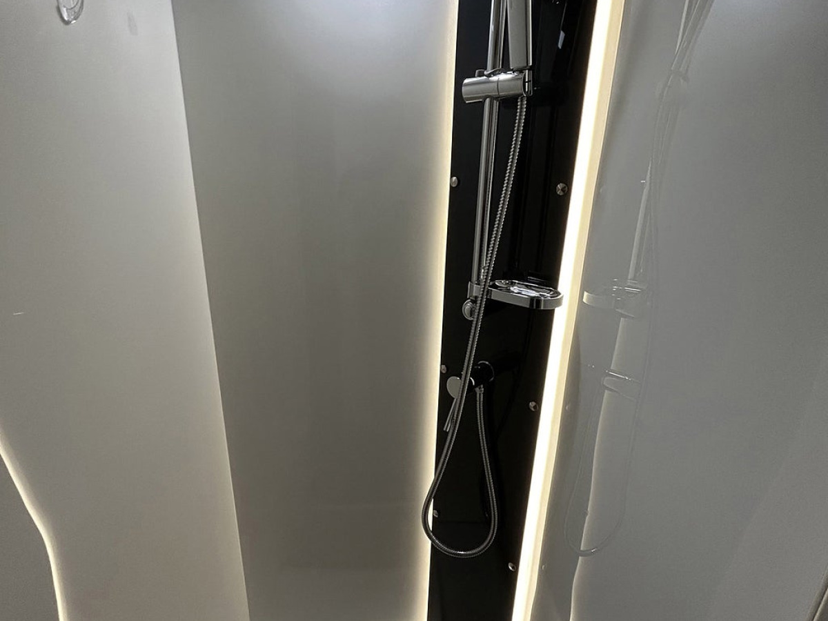 Chausson 720 170HK AUTOMAT 3500KG 6-BÄDDAR 5-Sits AC SOLCELL CYKELSTÄLL, bild 27 av 50