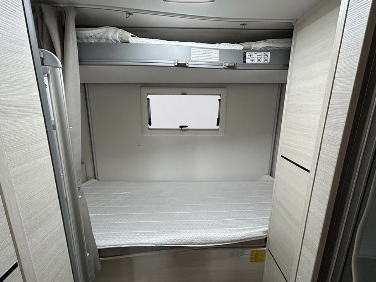 Chausson 720 170HK AUTOMAT 3500KG 6-BÄDDAR 5-Sits AC SOLCELL CYKELSTÄLL, bild 32 av 50