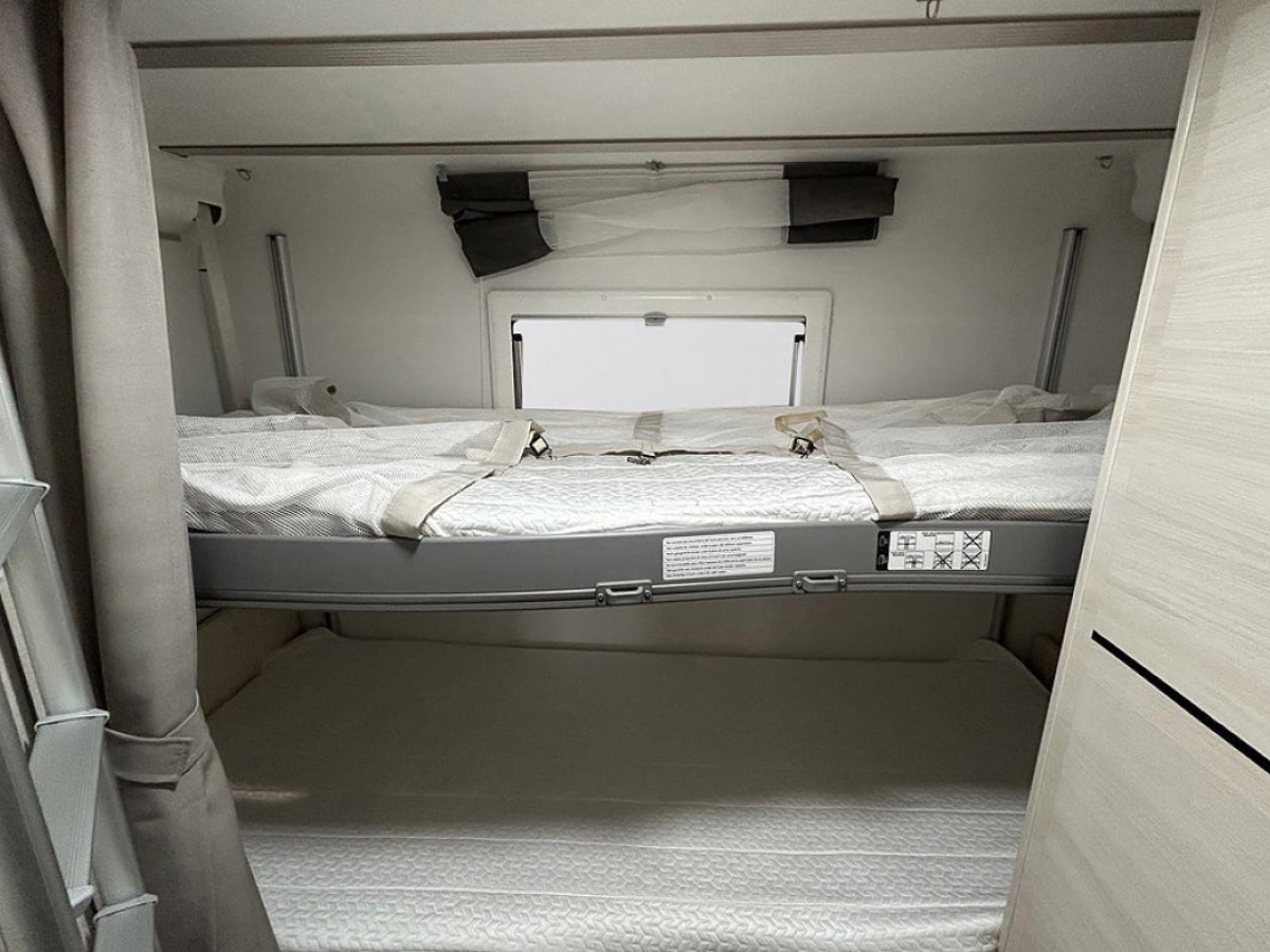 Chausson 720 170HK AUTOMAT 3500KG 6-BÄDDAR 5-Sits AC SOLCELL CYKELSTÄLL, bild 36 av 50