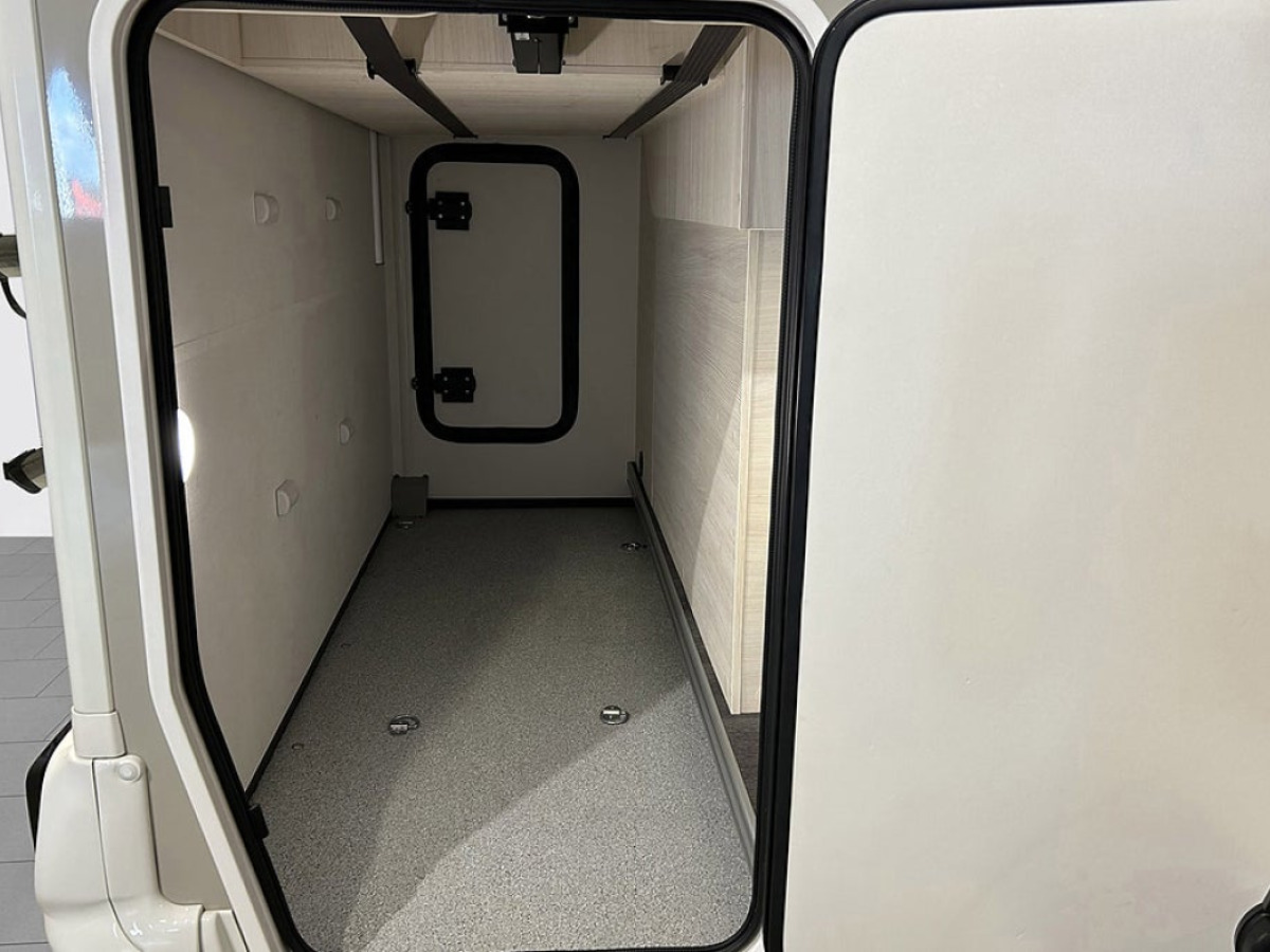 Chausson 720 170HK AUTOMAT 3500KG 6-BÄDDAR 5-Sits AC SOLCELL CYKELSTÄLL, bild 37 av 50