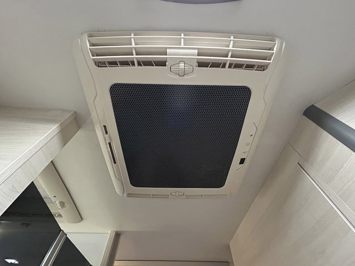 Chausson 720 170HK AUTOMAT 3500KG 6-BÄDDAR 5-Sits AC SOLCELL CYKELSTÄLL, bild 44 av 50