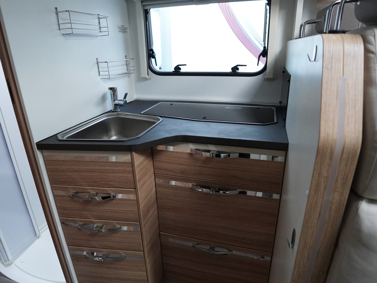 Adria CORAL S 670SL, 2xAC, Solcell, bild 7 av 24