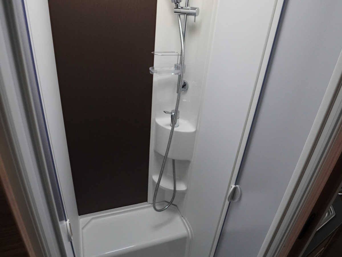 Adria CORAL S 670SL, 2xAC, Solcell, bild 12 av 24