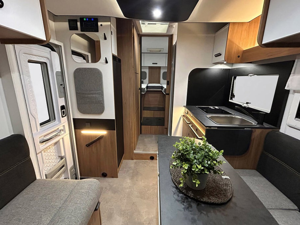 CHALLENGER 337 Graphite Edition 165hk AUTOMAT Face-To-Face Långbäddar, bild 7 av 49