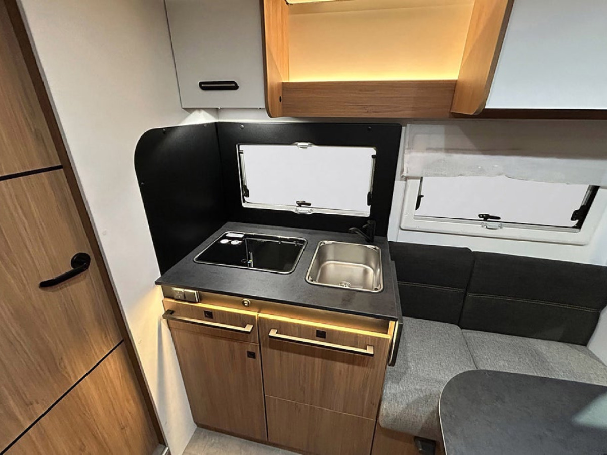 CHALLENGER 337 Graphite Edition 165hk AUTOMAT Face-To-Face Långbäddar, bild 14 av 49