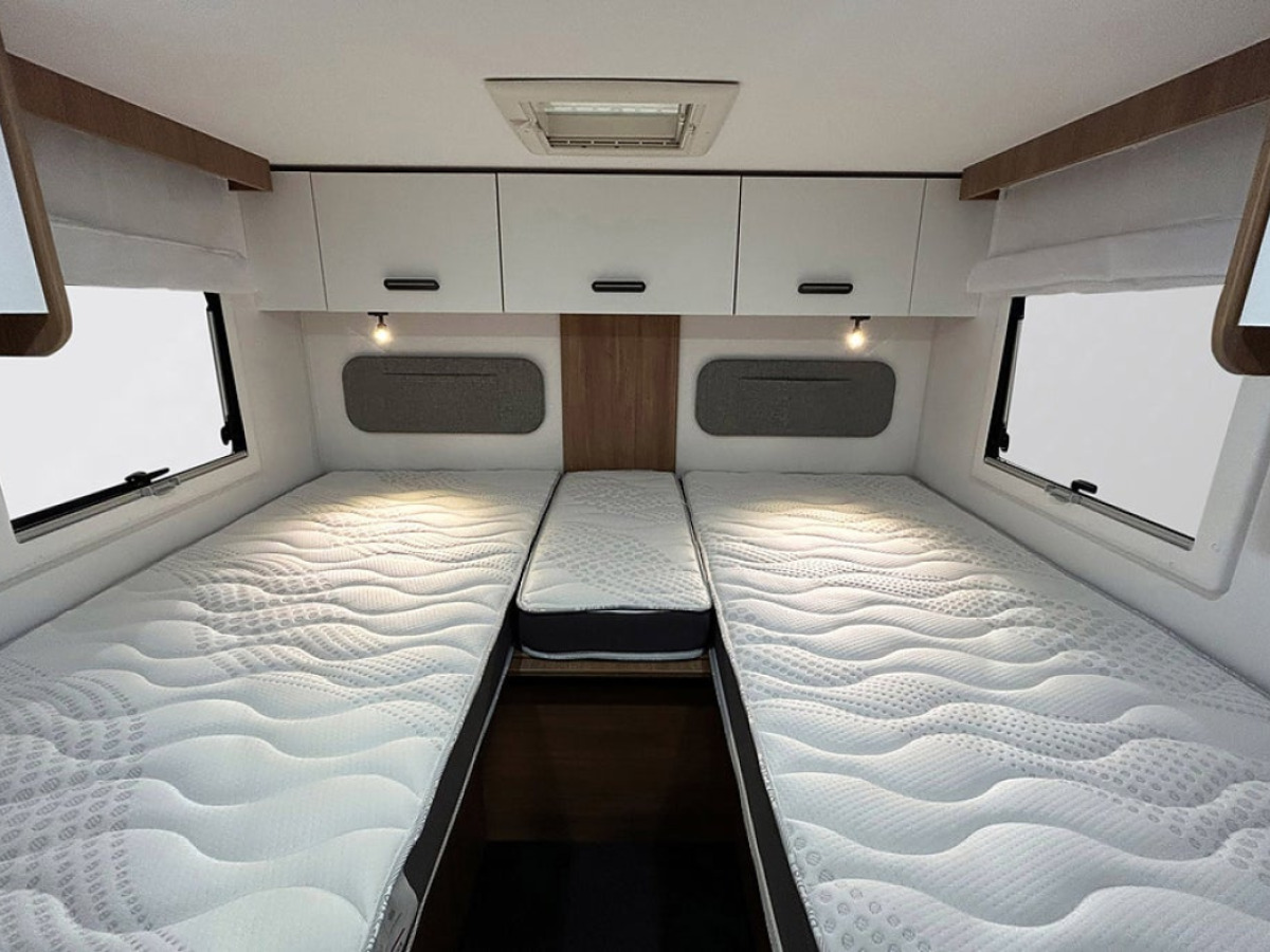 CHALLENGER 337 Graphite Edition 165hk AUTOMAT Face-To-Face Långbäddar, bild 18 av 49