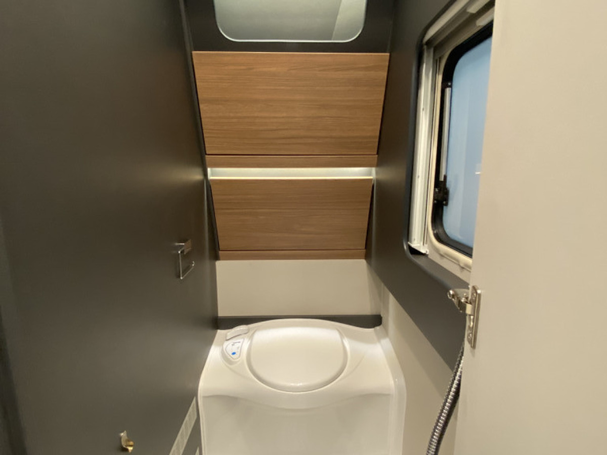 Knaus AZUR 500 FU Demo vagn, bild 15 av 21