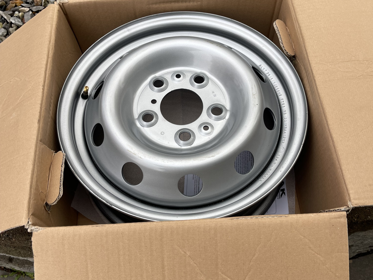 Stålfäljar Fiat 4st, bild 2 av 2