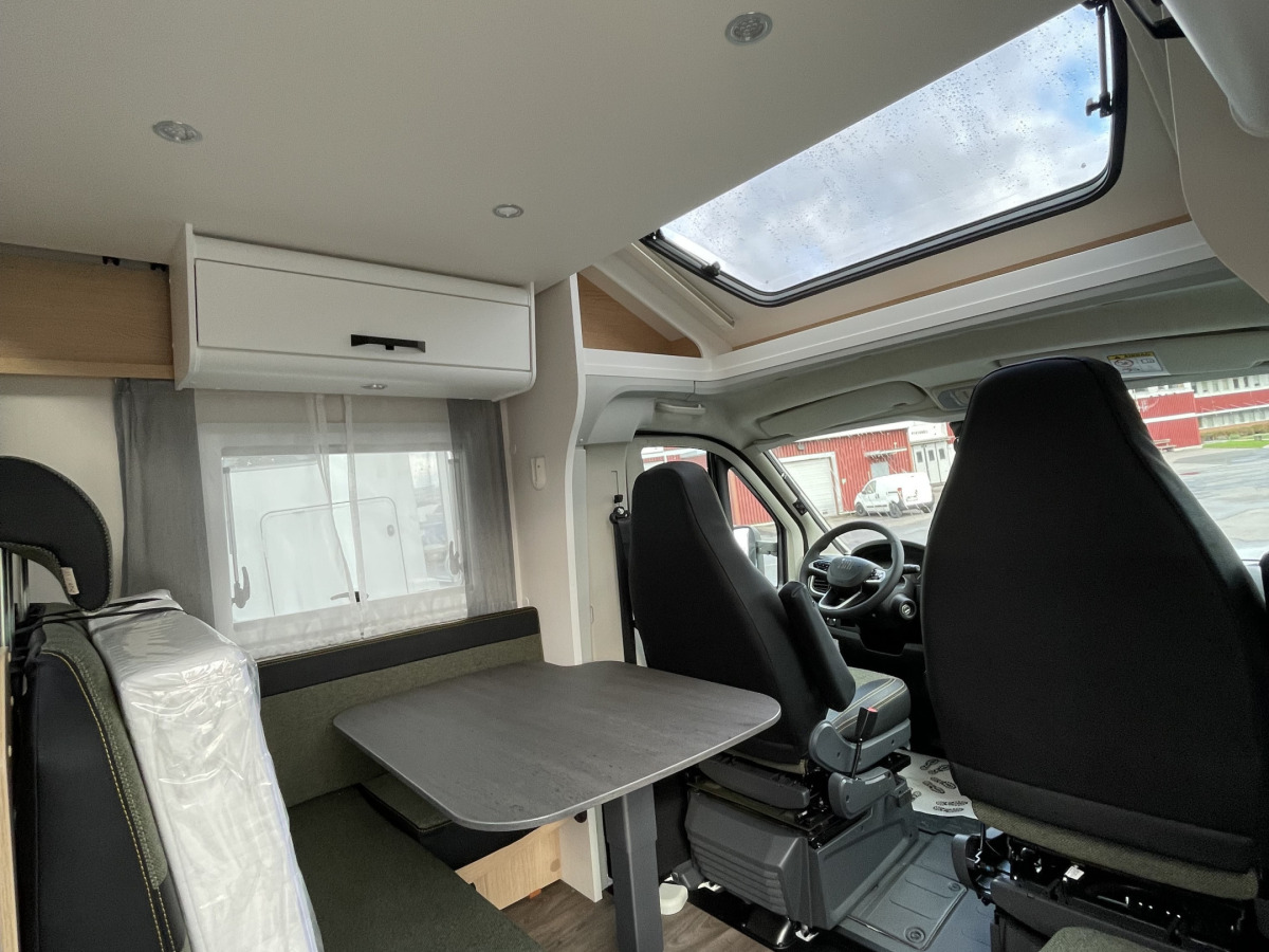 Sunlight T 68 Adventure - Adaptiv farthållare / 100 AH Litium / 100W Solcell / Dieselpanna med elpatron / Golvvärme / Isolerade tankar, bild 6 av 21