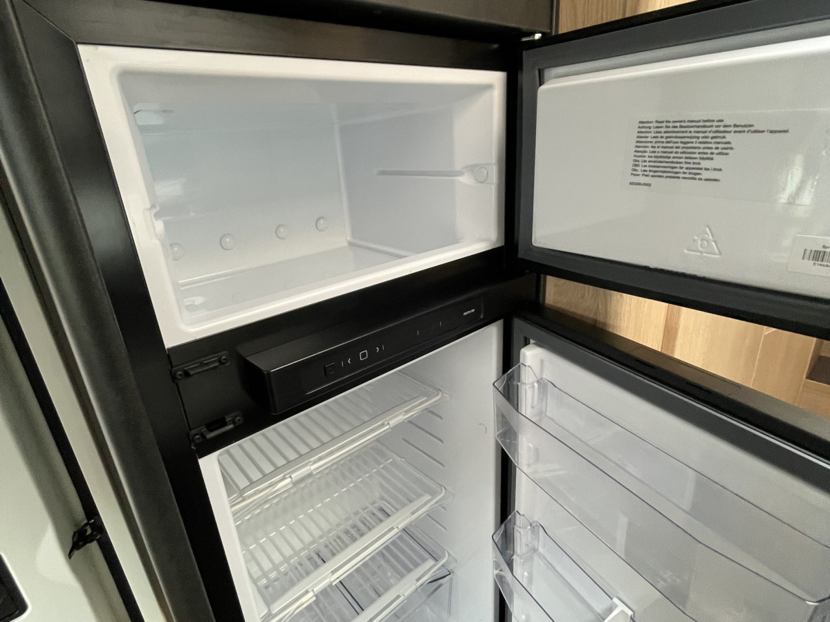 Sunlight T 68 Adventure - Adaptiv farthållare / 100 AH Litium / 100W Solcell / Dieselpanna med elpatron / Golvvärme / Isolerade tankar, bild 10 av 21