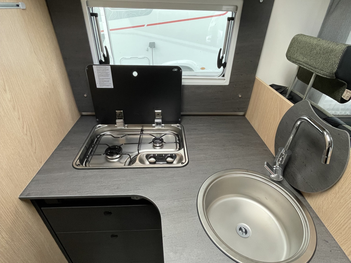 Sunlight T 68 Adventure - Adaptiv farthållare / 100 AH Litium / 100W Solcell / Dieselpanna med elpatron / Golvvärme / Isolerade tankar, bild 13 av 21