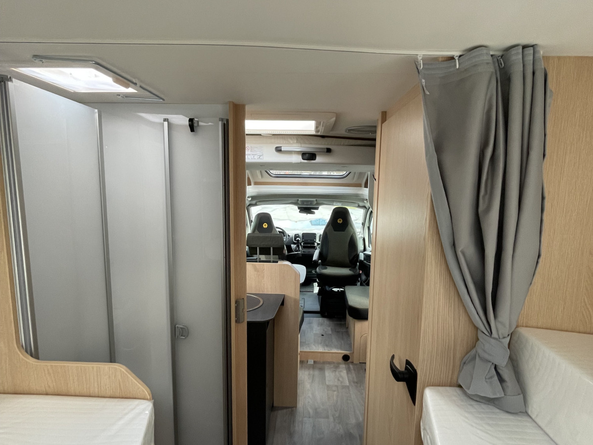 Sunlight T 68 Adventure - Adaptiv farthållare / 100 AH Litium / 100W Solcell / Dieselpanna med elpatron / Golvvärme / Isolerade tankar, bild 16 av 21