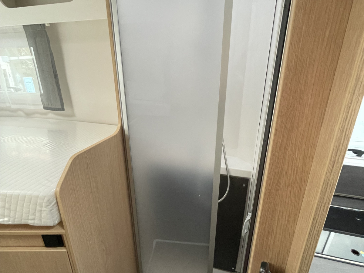 Sunlight T 68 Adventure - Adaptiv farthållare / 100 AH Litium / 100W Solcell / Dieselpanna med elpatron / Golvvärme / Isolerade tankar, bild 18 av 21