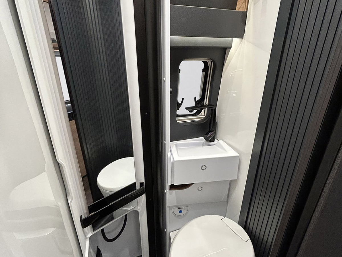 Knaus BOXLIFE 600 ME AUTOMAT ADAPTIV FARTHÅLLARE LÅNGBÄDDAR, bild 12 av 36