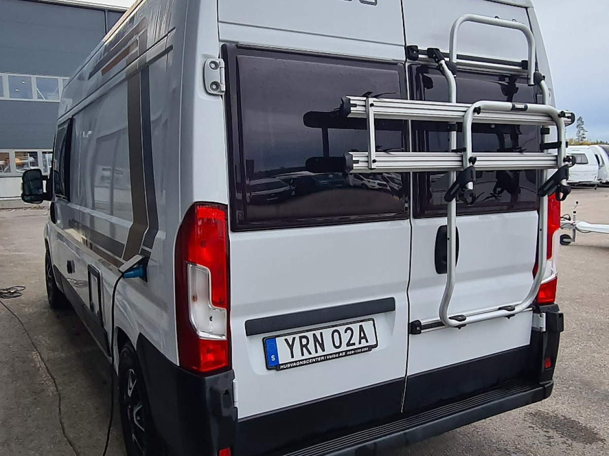 Weinsberg 600 K Carabus Våningsäng, Automat, 12v takfläkt, bild 3 av 15