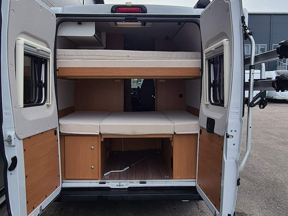 Weinsberg 600 K Carabus Våningsäng, Automat, 12v takfläkt, bild 4 av 15