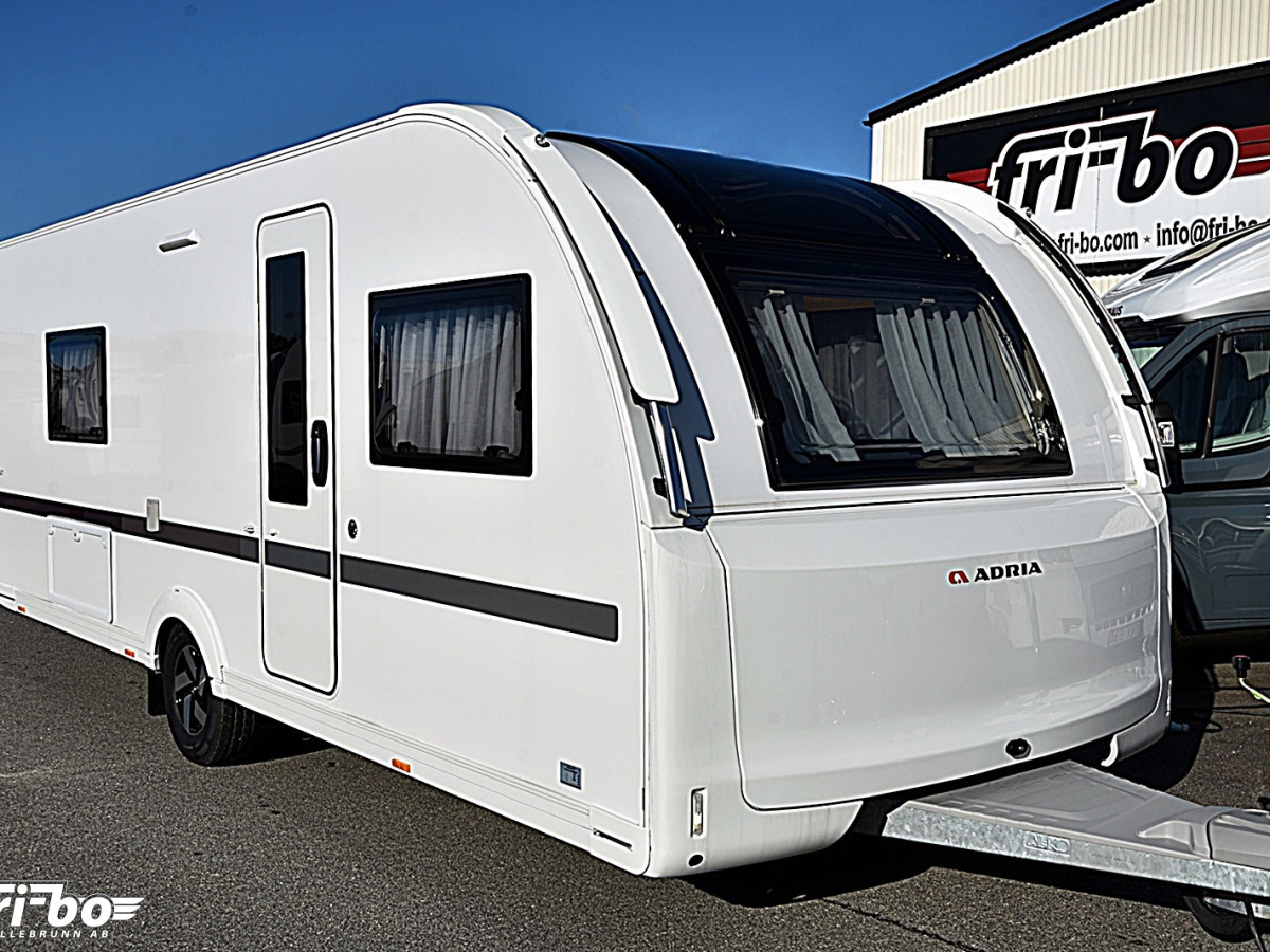 Adria 613 UT Adora, Queenbed, bild 1 av 18