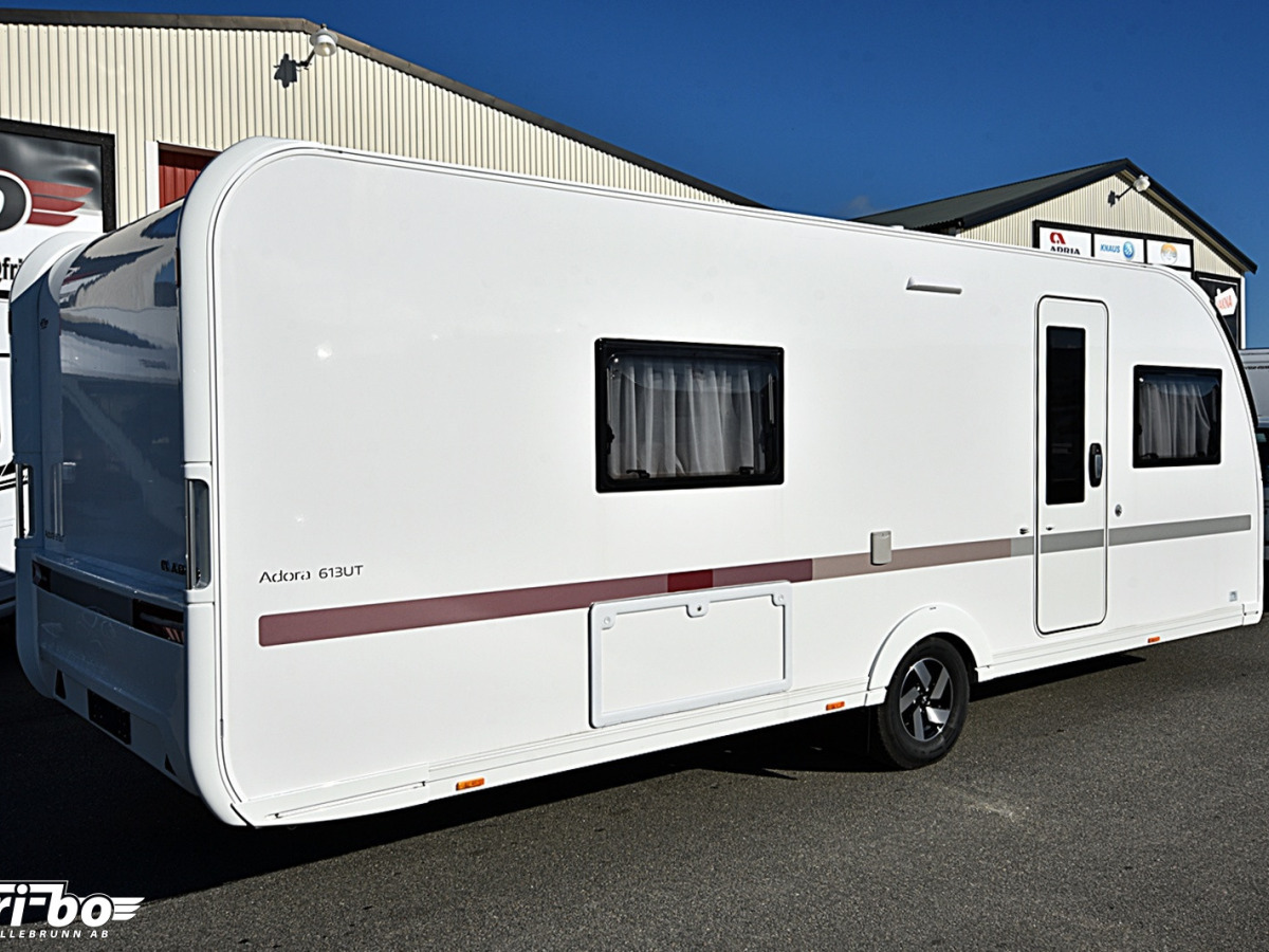 Adria 613 UT Adora, Queenbed, bild 3 av 18