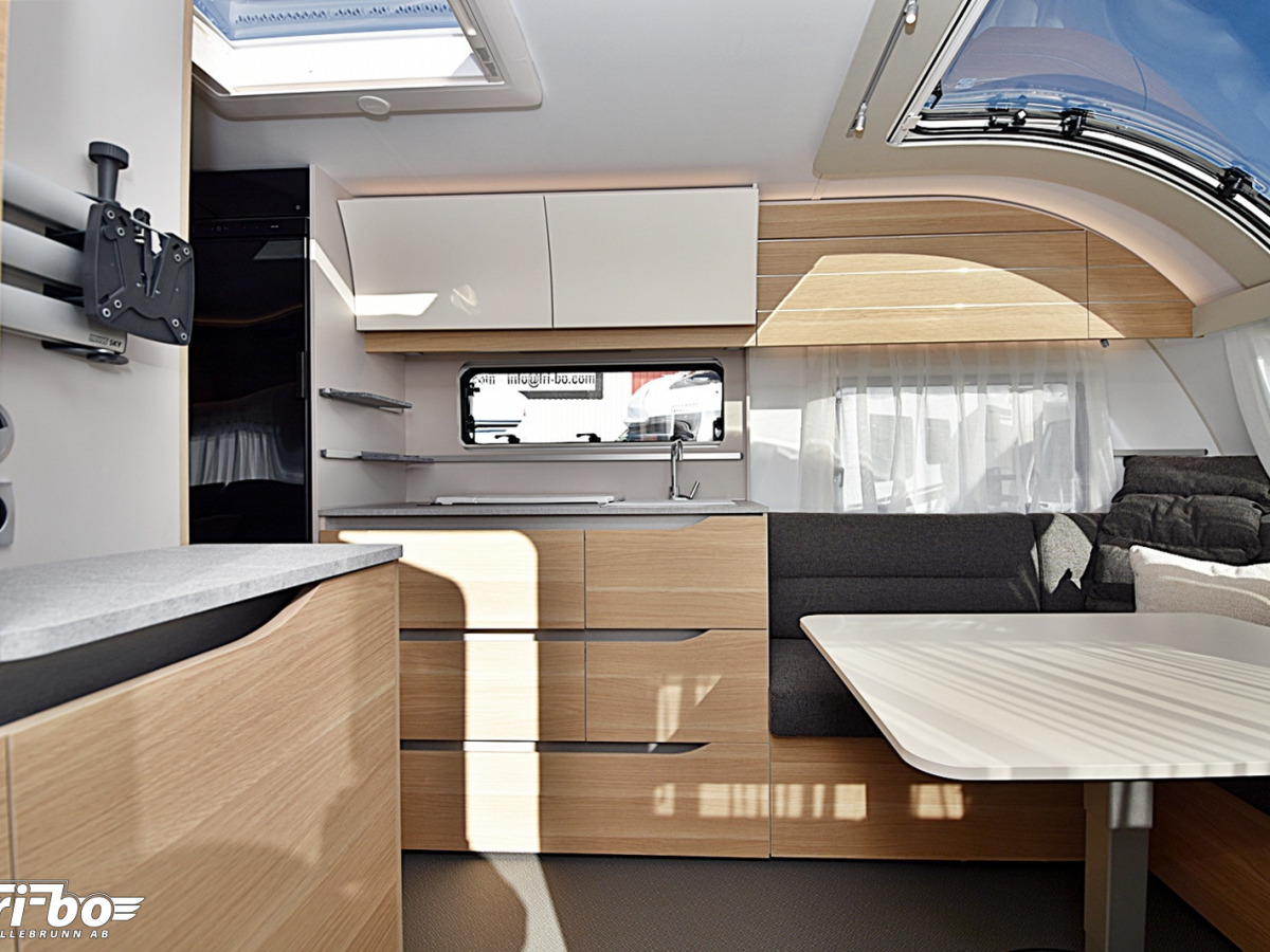 Adria 613 UT Adora, Queenbed, bild 4 av 18