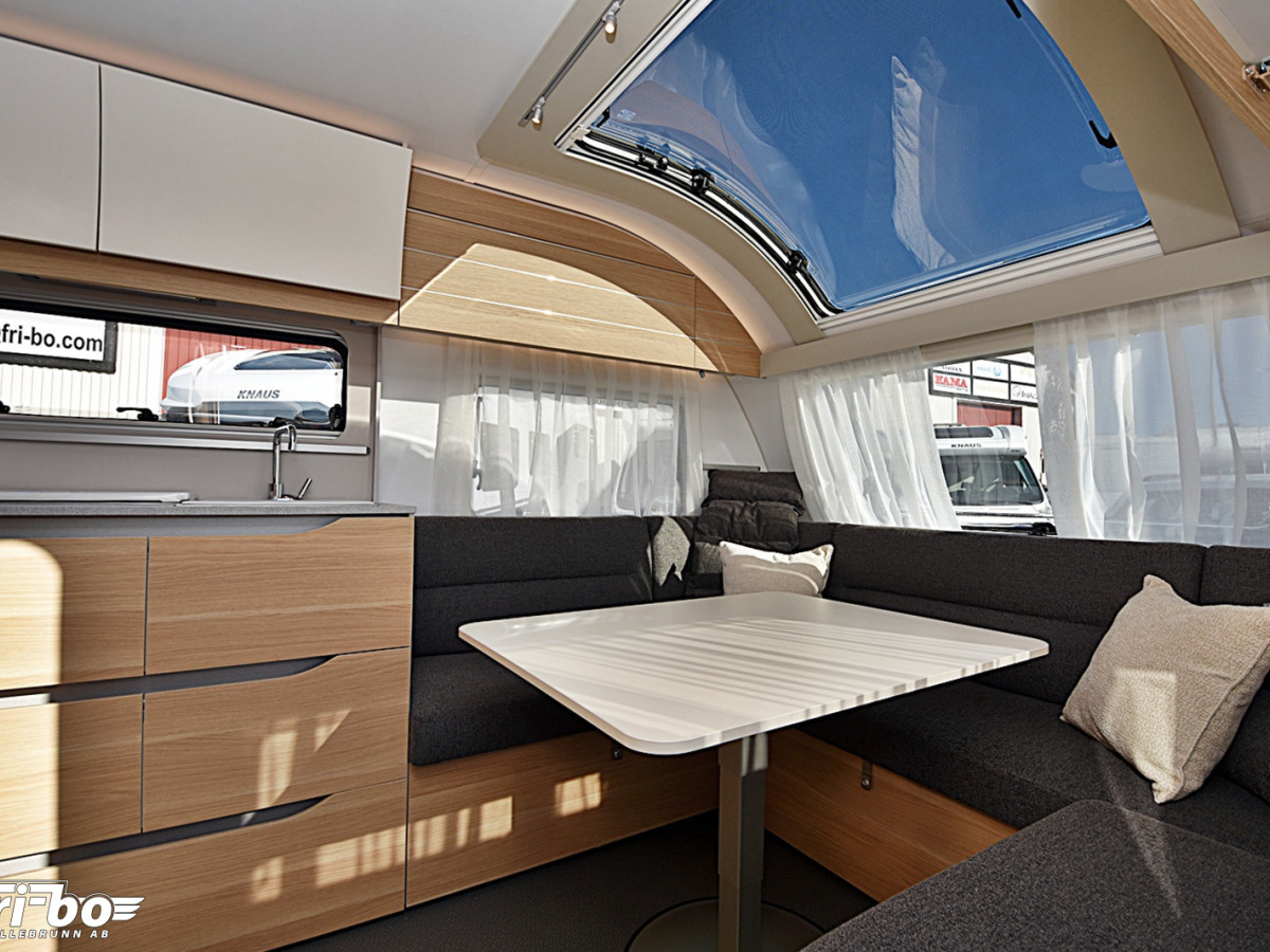 Adria 613 UT Adora, Queenbed, bild 5 av 18