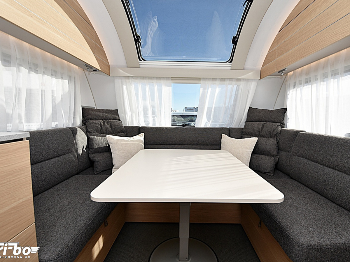 Adria 613 UT Adora, Queenbed, bild 6 av 18