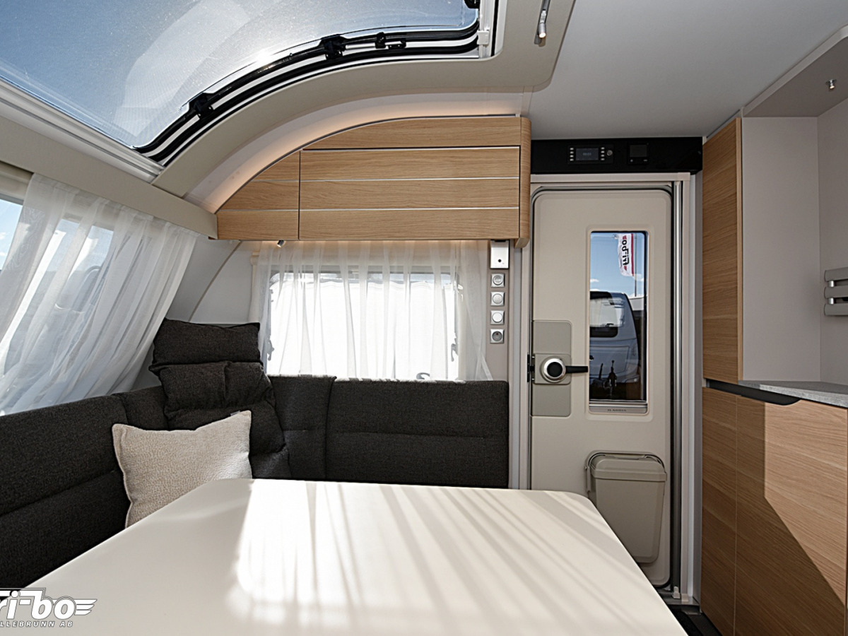 Adria 613 UT Adora, Queenbed, bild 7 av 18
