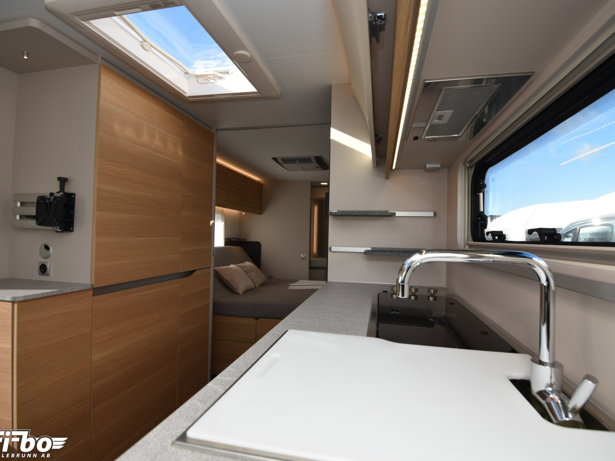 Adria 613 UT Adora, Queenbed, bild 11 av 18