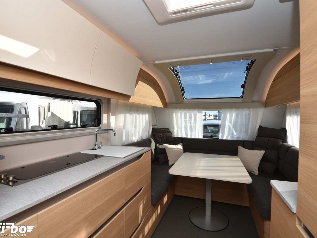Adria 613 UT Adora, Queenbed, bild 12 av 18