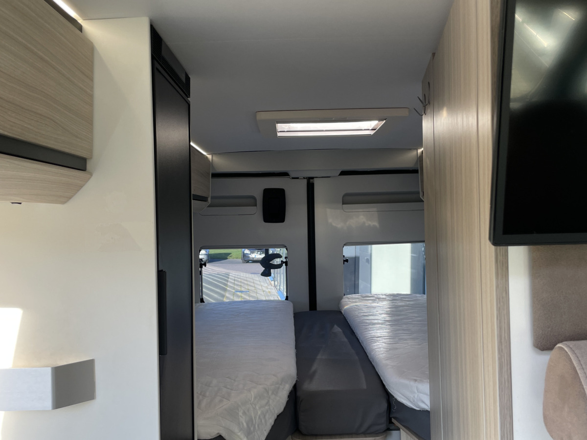 Adria Twin Axess 640 SL Automat B-Körkort Solcell, bild 9 av 11