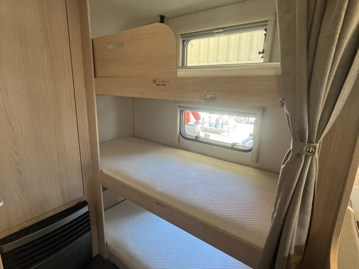 Adria AVIVA 522 PT 3-våningssäng, bild 7 av 15